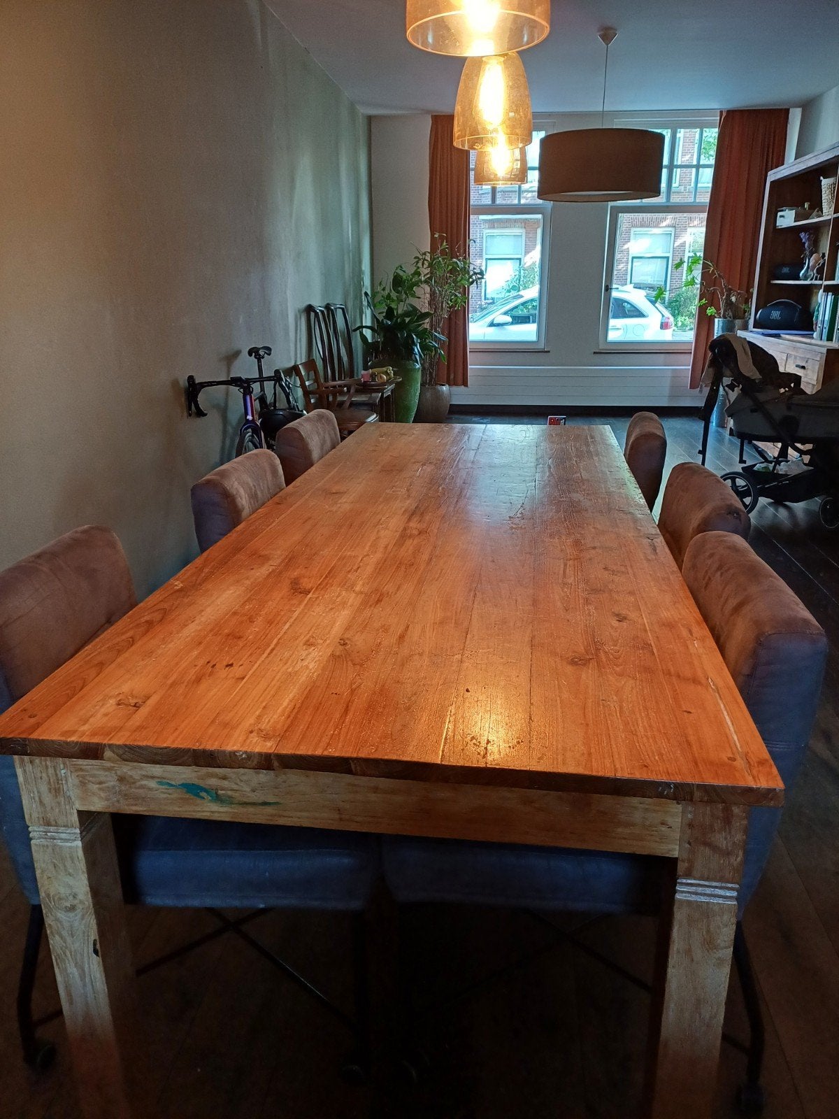 Grote Eettafel met 6 suède stoelen op wieltjes, Ophalen of Verzenden