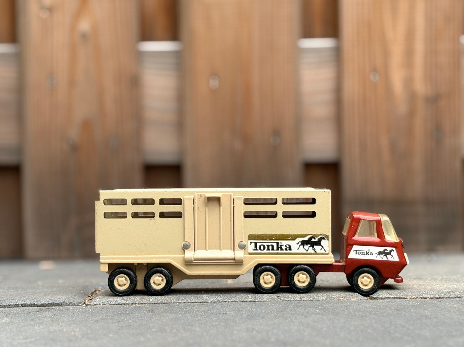 Tonka Paardentrailer met Trekker – Model 811975-A – '70, Antiek en Kunst, Ophalen of Verzenden