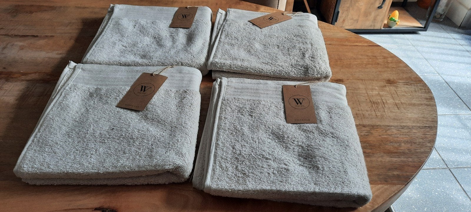 4 nieuwe walra handdoeken, Ophalen of Verzenden, Nieuw, Grijs, Handdoek