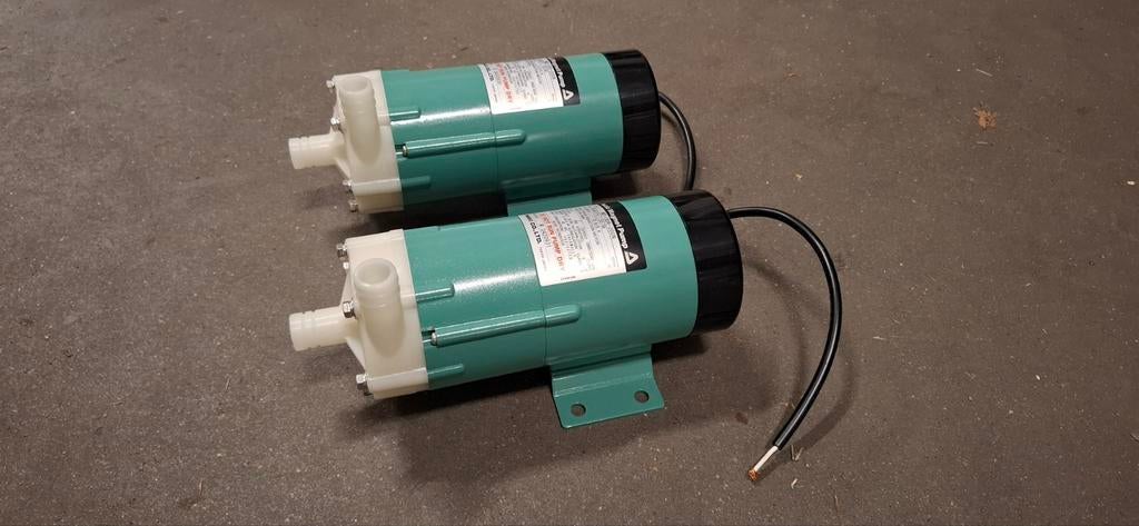 2x pomp MD30R-200N IWAKI nieuw in doos, Ophalen, Nieuw