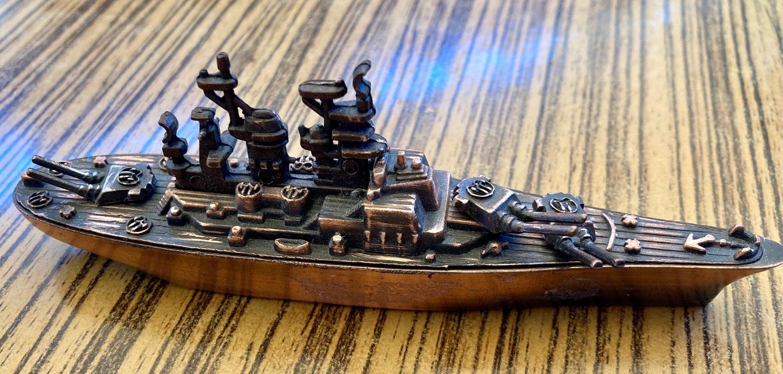 Diecast model Battleship Oorlogsschip puntenslijper messing, Antiek en Kunst, Ophalen