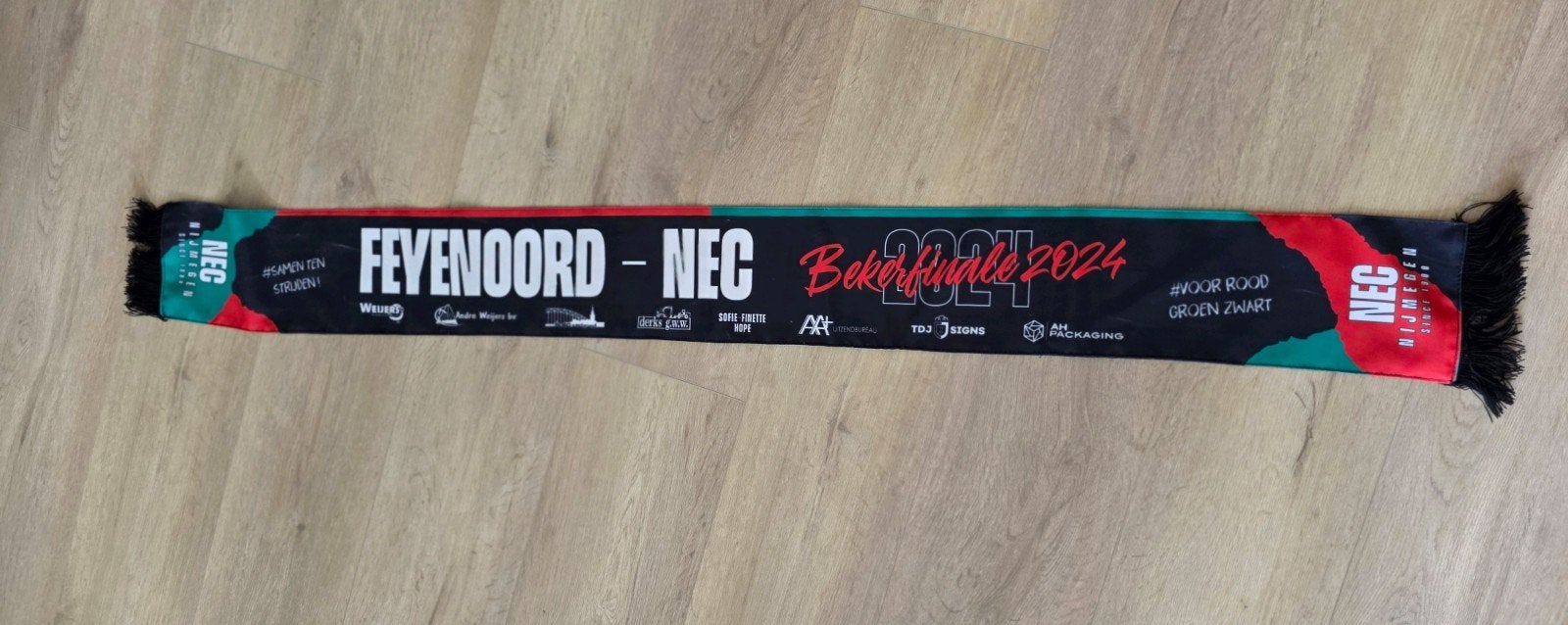 NEC - Feyenoord sjaal, Ophalen