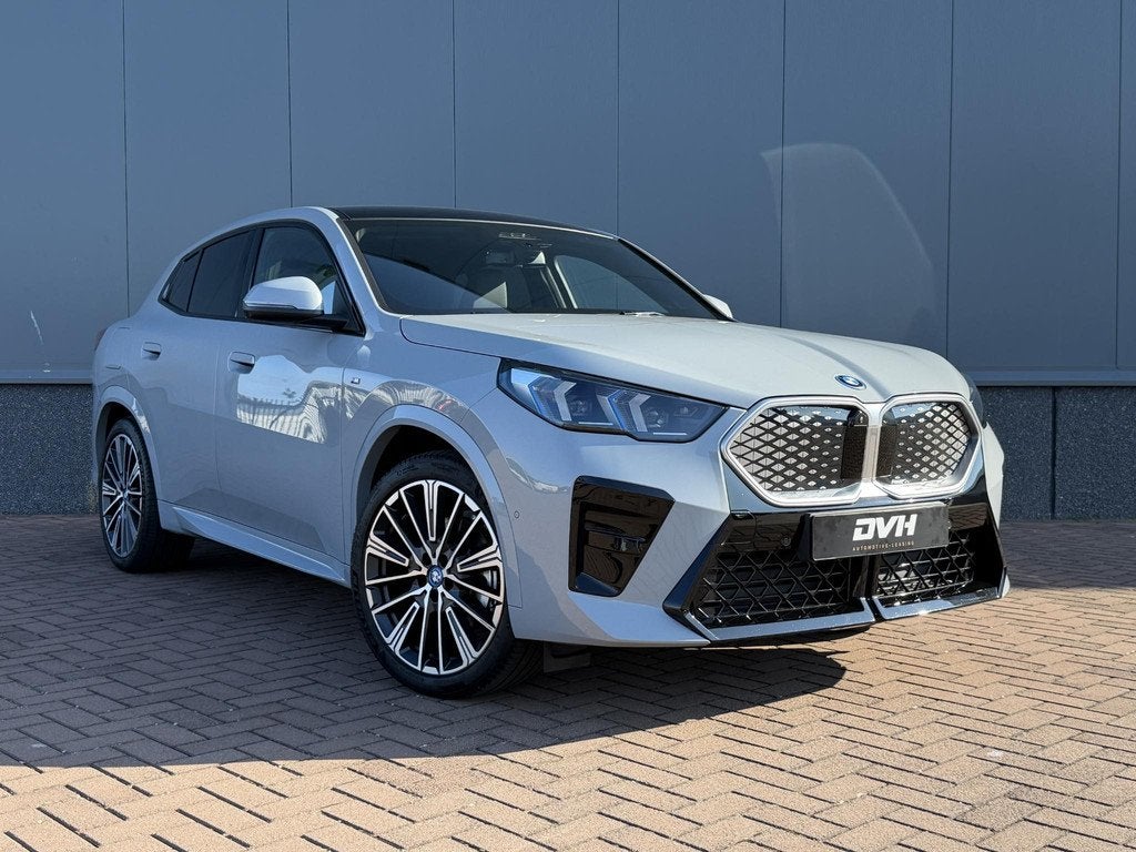 BMW iX2 xDrive30 67 kWh M Sport Edition, Auto's, BMW, 479 km, Zwart, Vierwielaandrijving, 313 pk