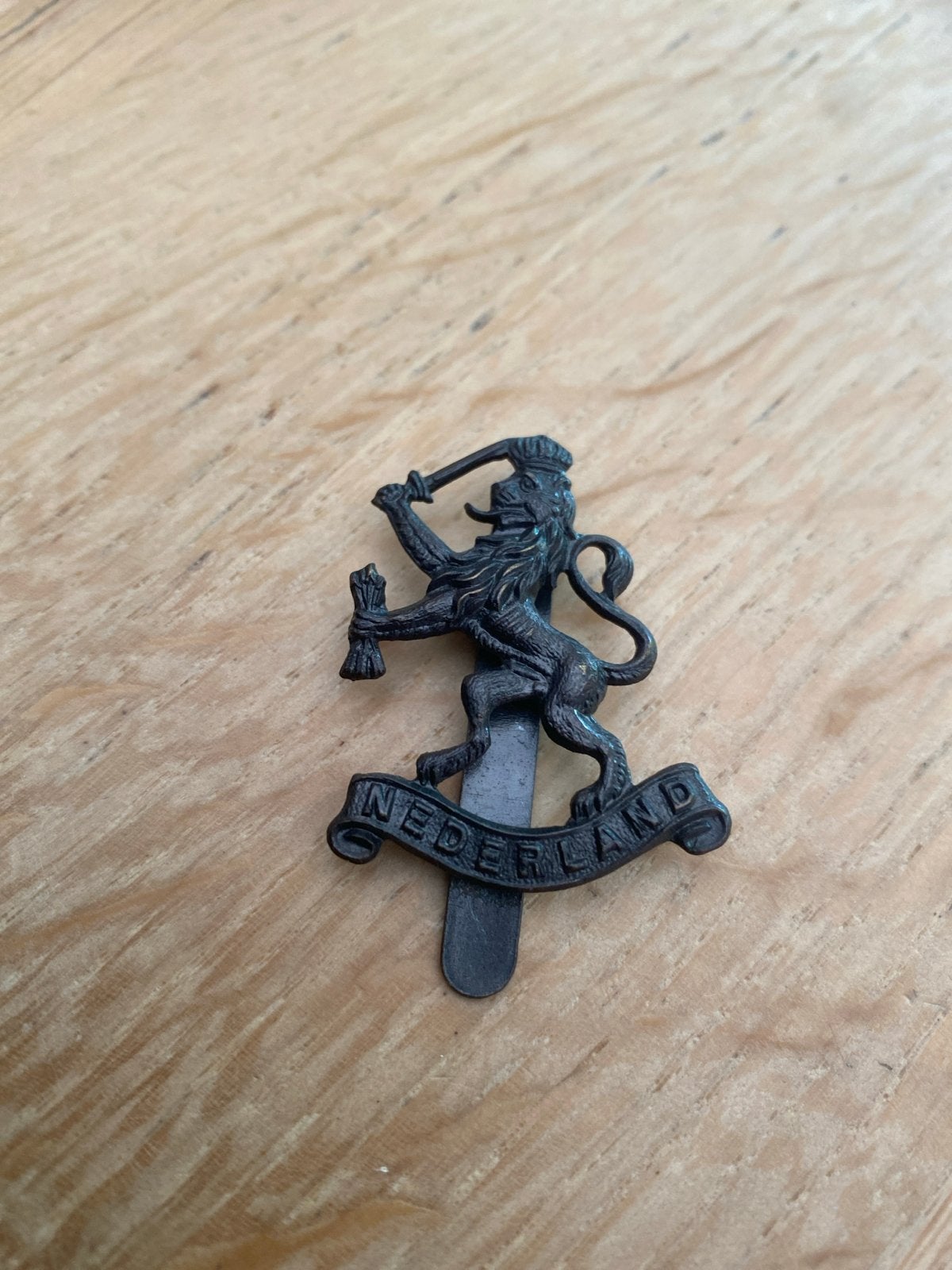 Nederlands Leeuw Embleem - J.R. Gaunt London, Ophalen of Verzenden, Landmacht, Nederland, Embleem of Badge