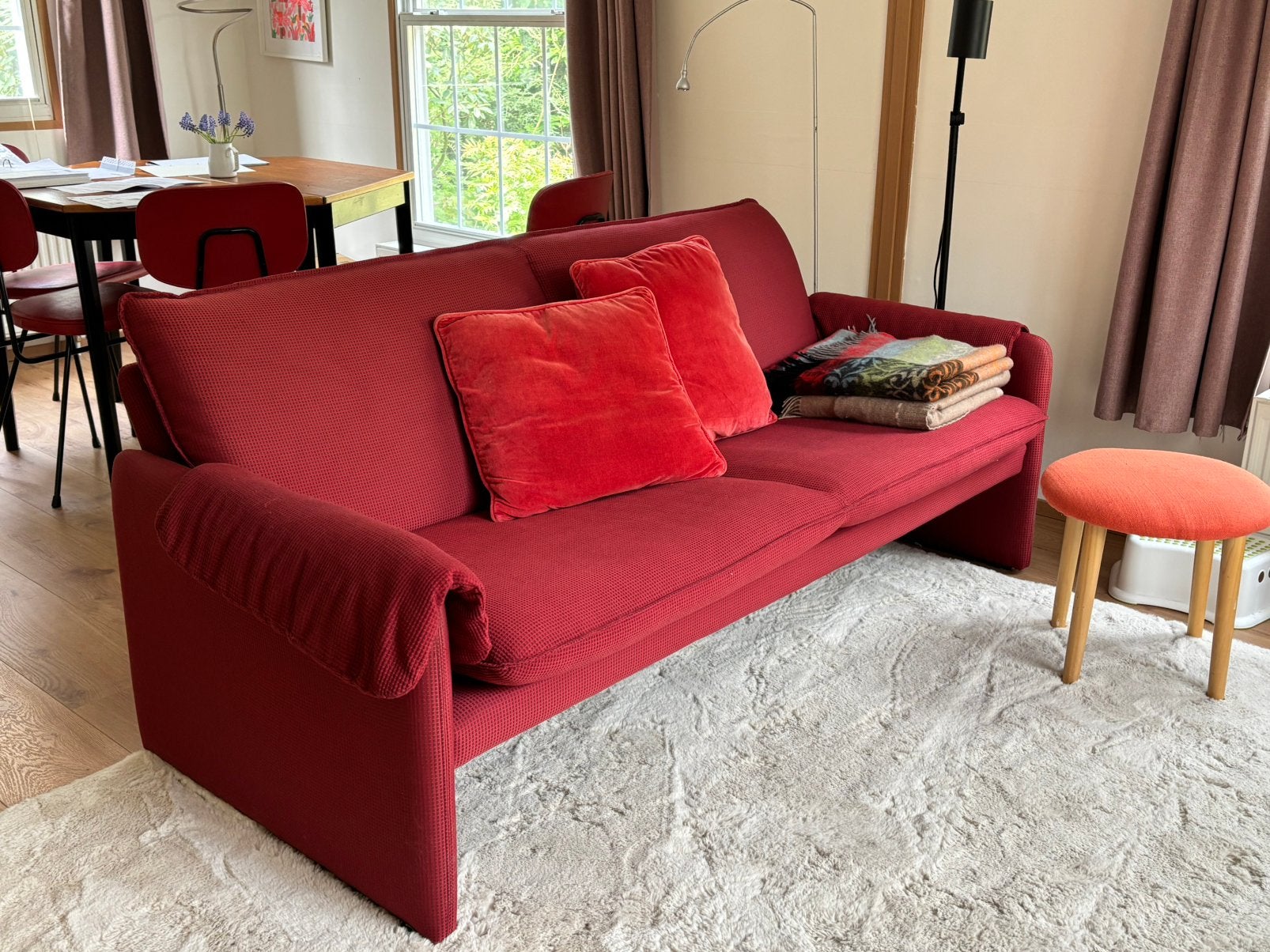 Te koop: Rode 2-zits-bank en 3-zits bank in goede staat, Gebruikt, Minder dan 75 cm, 150 tot 200 cm, Tweepersoons