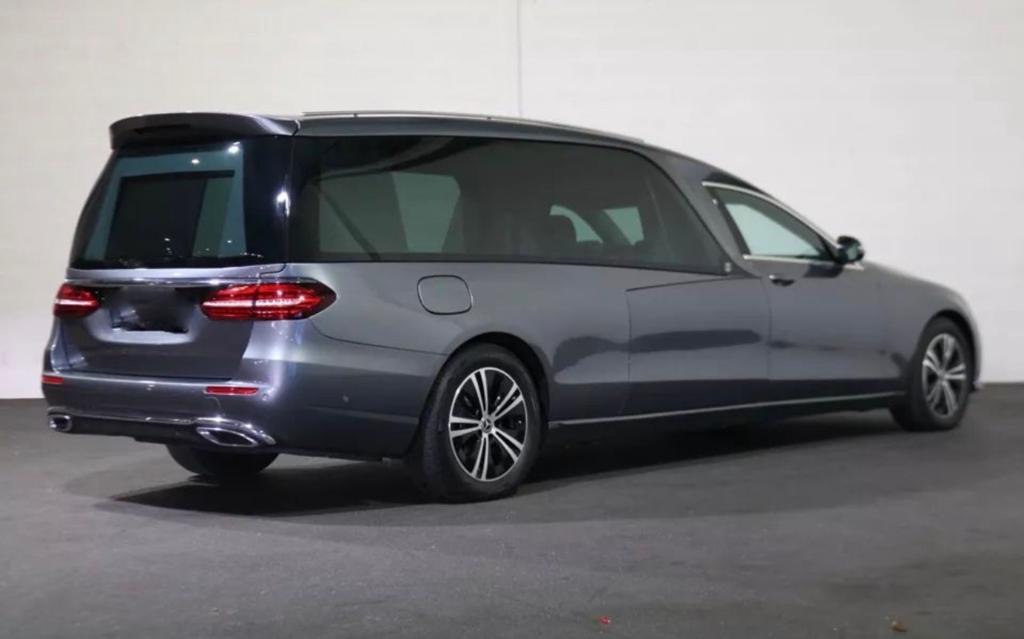 Te huur rouwauto/statieauto met chauffeur., Bloemstukken en Rouwgeschenken