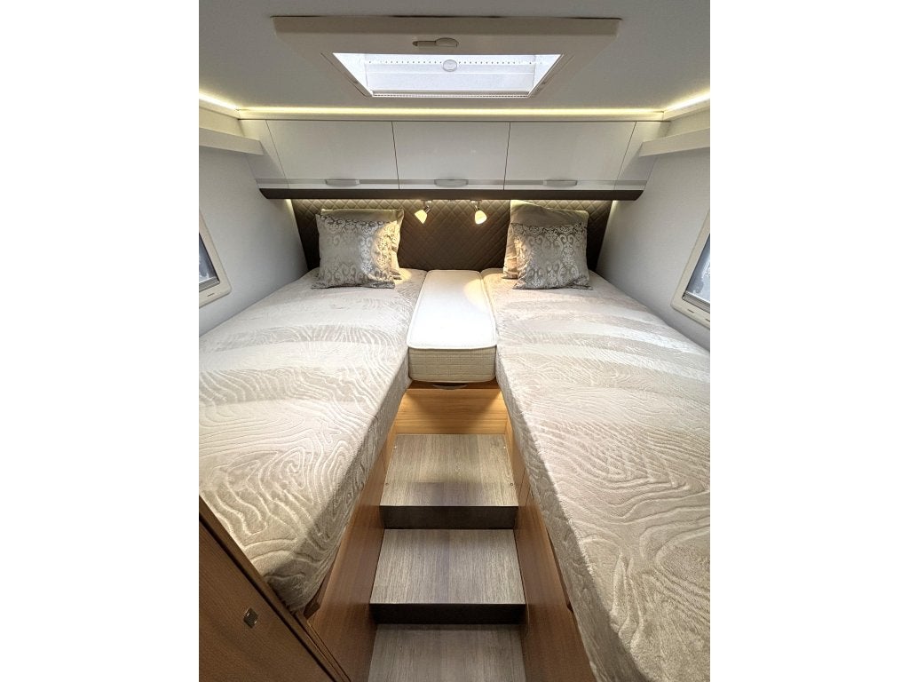 Adria Matrix 670 DL Plus ENKELE BEDDEN HEFBED FACE TO FACE, 7 tot 8 meter, Bedrijf, Adria, 7 tot 8 meter