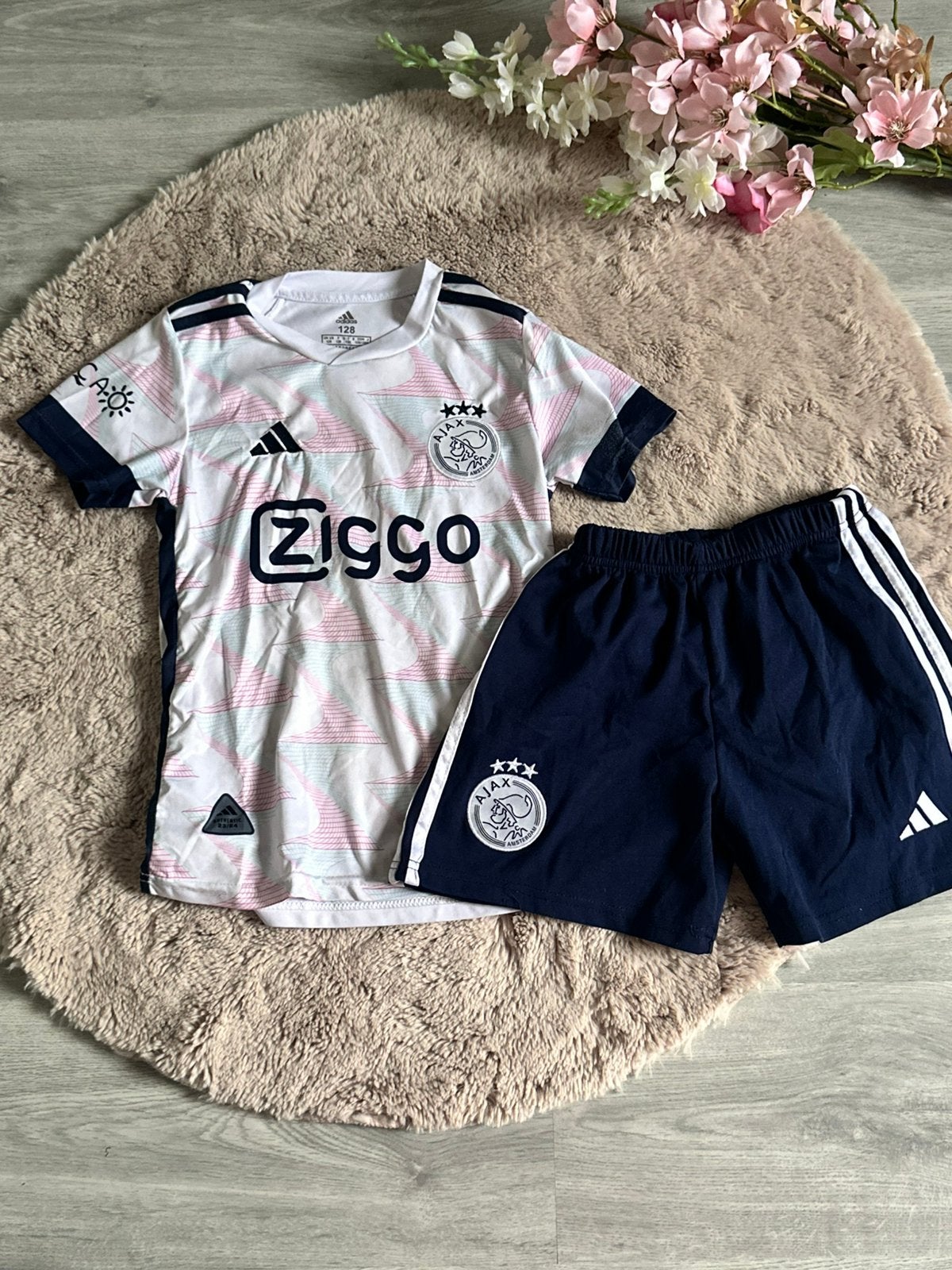Ajax voetbalset wit/roze met donkerblauwe short – maat 128, Ophalen of Verzenden, Zo goed als nieuw, Jongen of Meisje, Setje