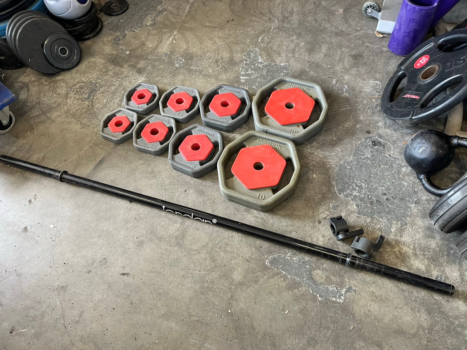Reebok 40 kg halter set grijs -rood stang met gewichten, Gebruikt, Reebok, Halter set, Halterset