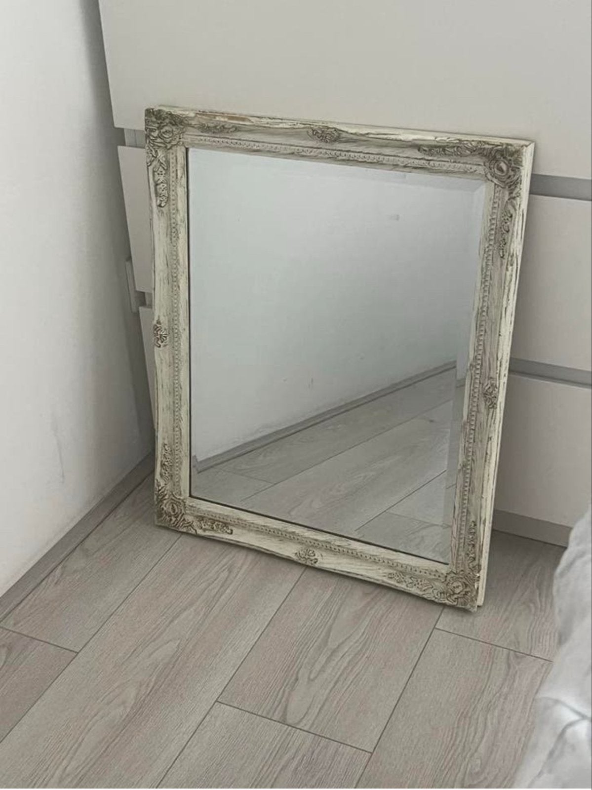 Decoratieve spiegel met sierlijke lijst, Huis en Inrichting, Ophalen of Verzenden, Gebruikt, Rechthoekig, 50 tot 75 cm