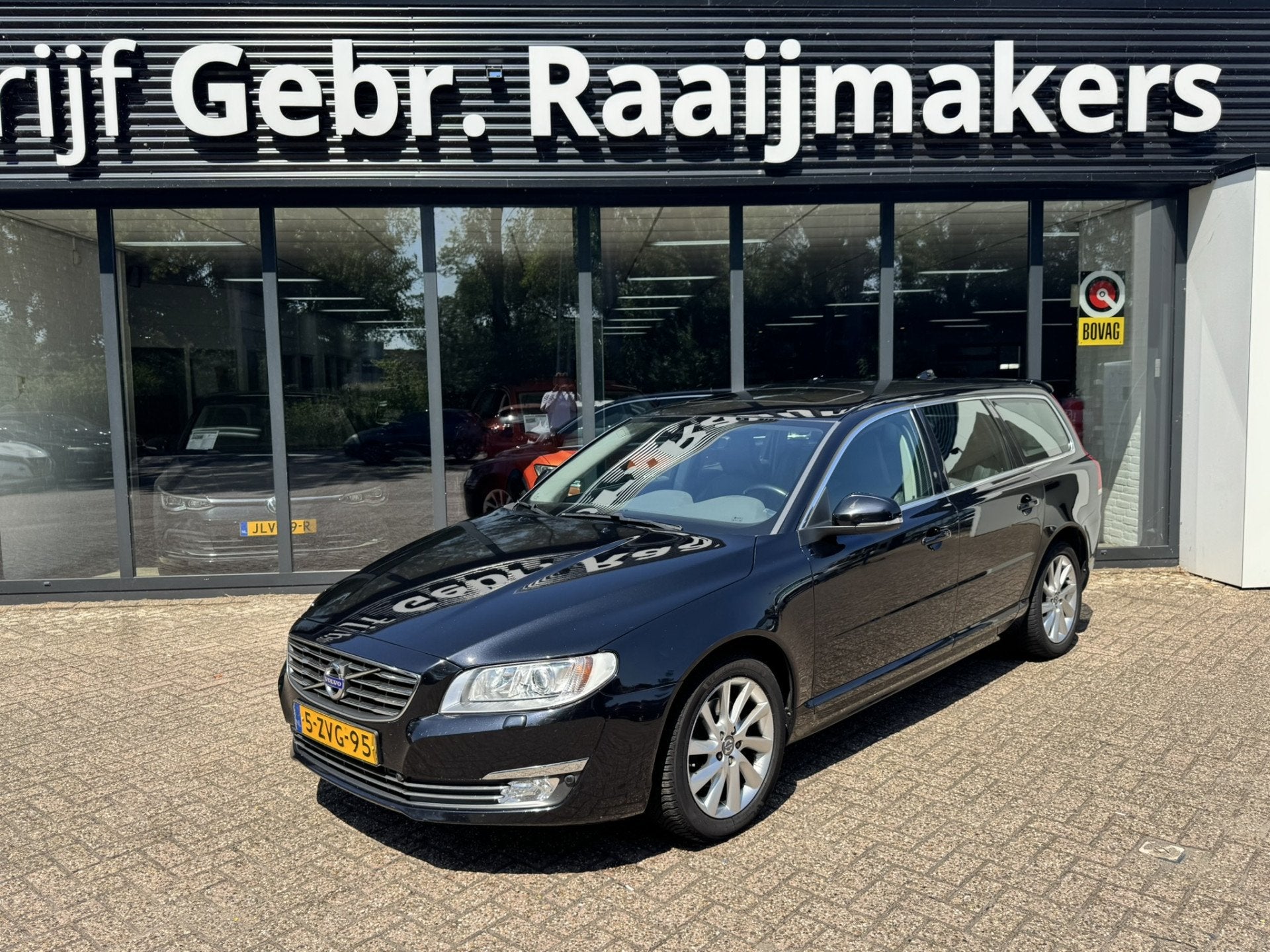 Volvo V70 2.0 D4 Nordic+ *Navi*ECC*AHK* (bj 2015), Auto's, Voorwielaandrijving, Euro 6, 4 cilinders, Zwart