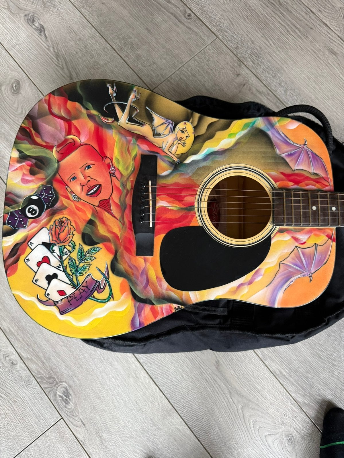 Leuke gitaar, Ophalen of Verzenden, Zo goed als nieuw