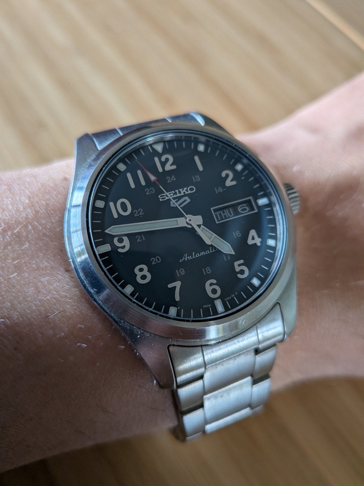 Seiko 5 Sports Automatic Horloge – Zwarte Wijzerplaat, Sieraden, Tassen en Uiterlijk, Horloges | Heren, Ophalen, Gebruikt, Staal
