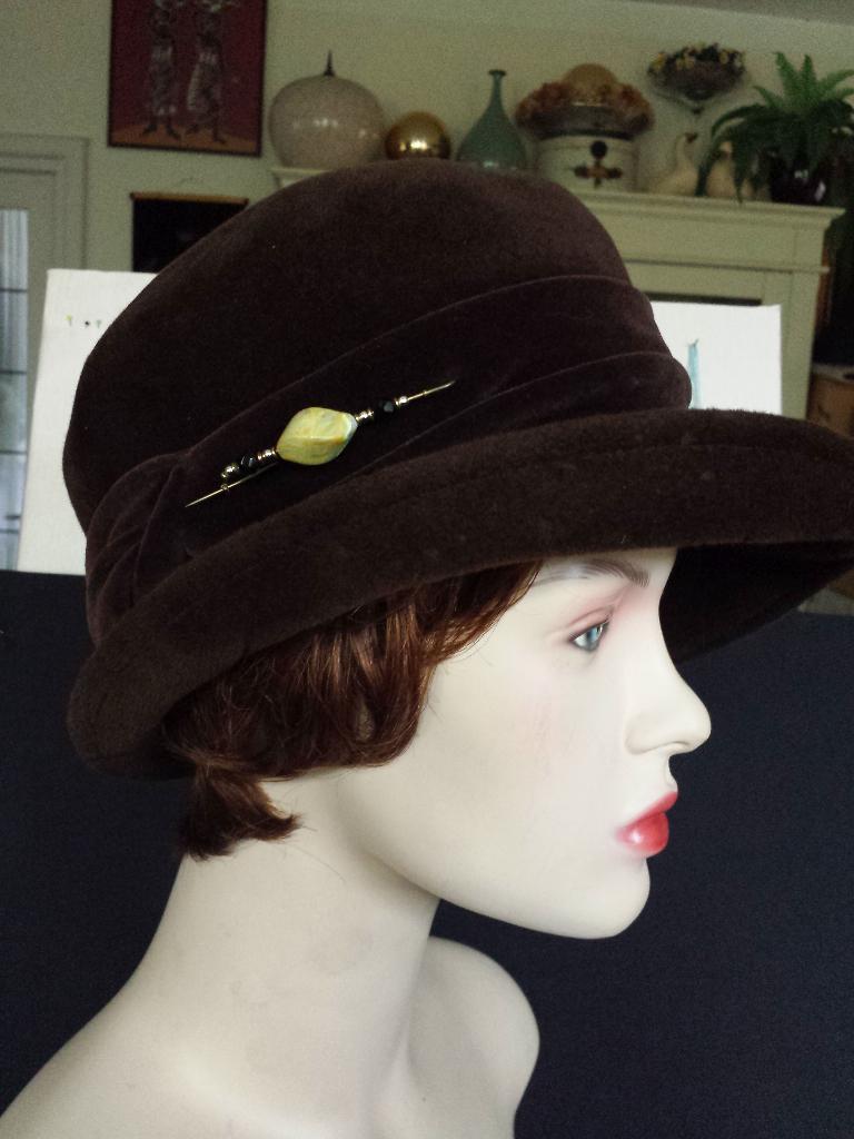 Vintage Hoedenspeld <> Eenvoudige Broche met kralen, Antiek en Kunst, Curiosa en Brocante, Ophalen of Verzenden