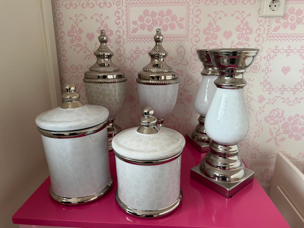 Een set van Richmond woonaccessoires, Ophalen