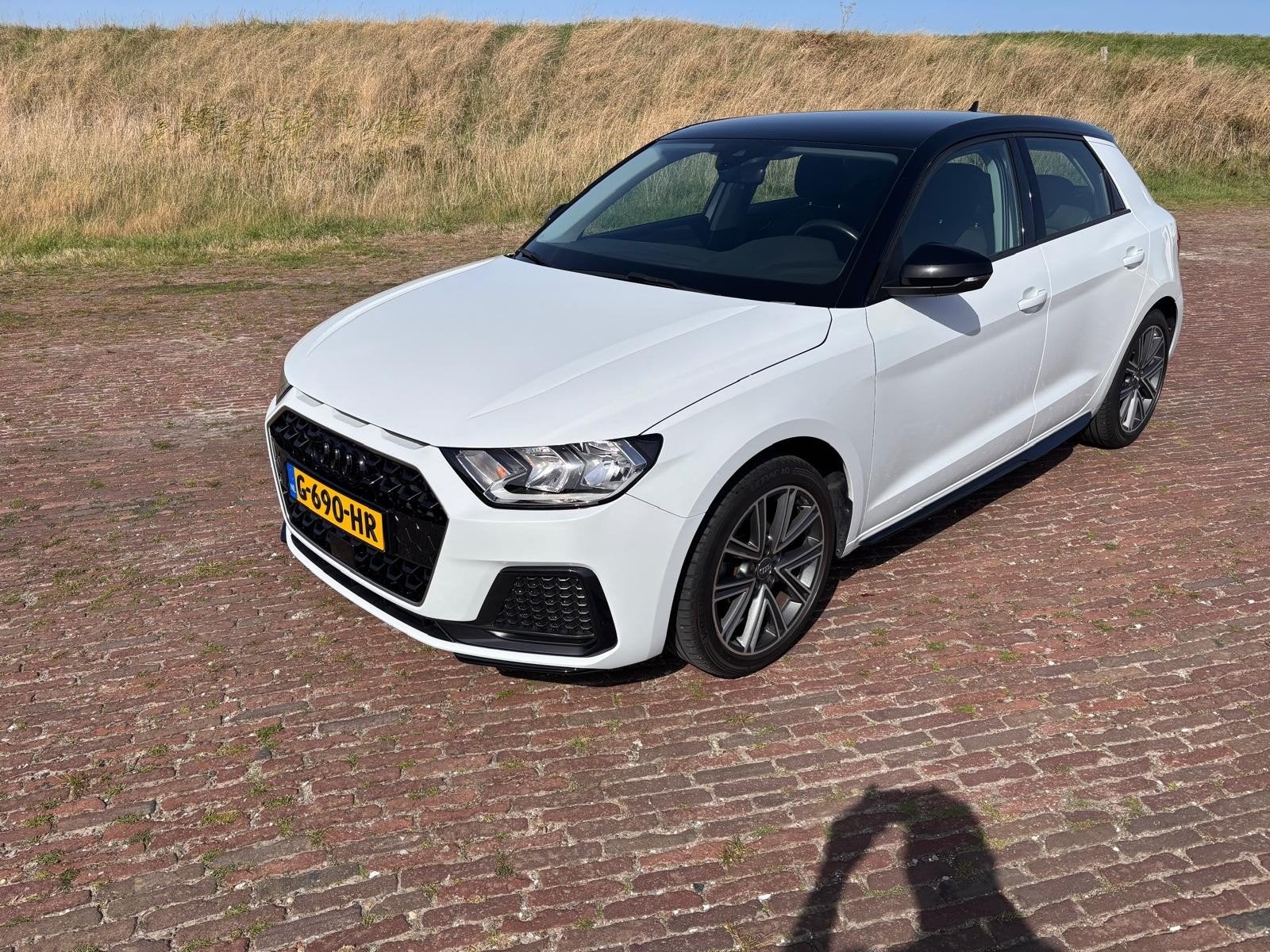 Audi A1 25 Tfsi 95pk 2019 Wit, Auto's, Voorwielaandrijving, Stof, A1, Zwart