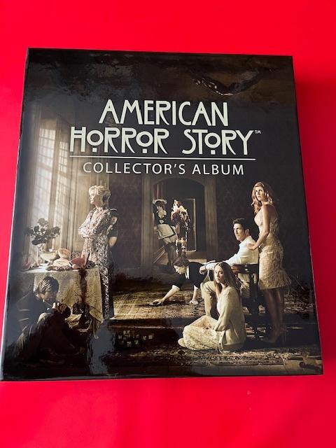 American Horror Story Trading Cards + Binder, Ophalen of Verzenden, Nieuw, Tv, Foto of Kaart