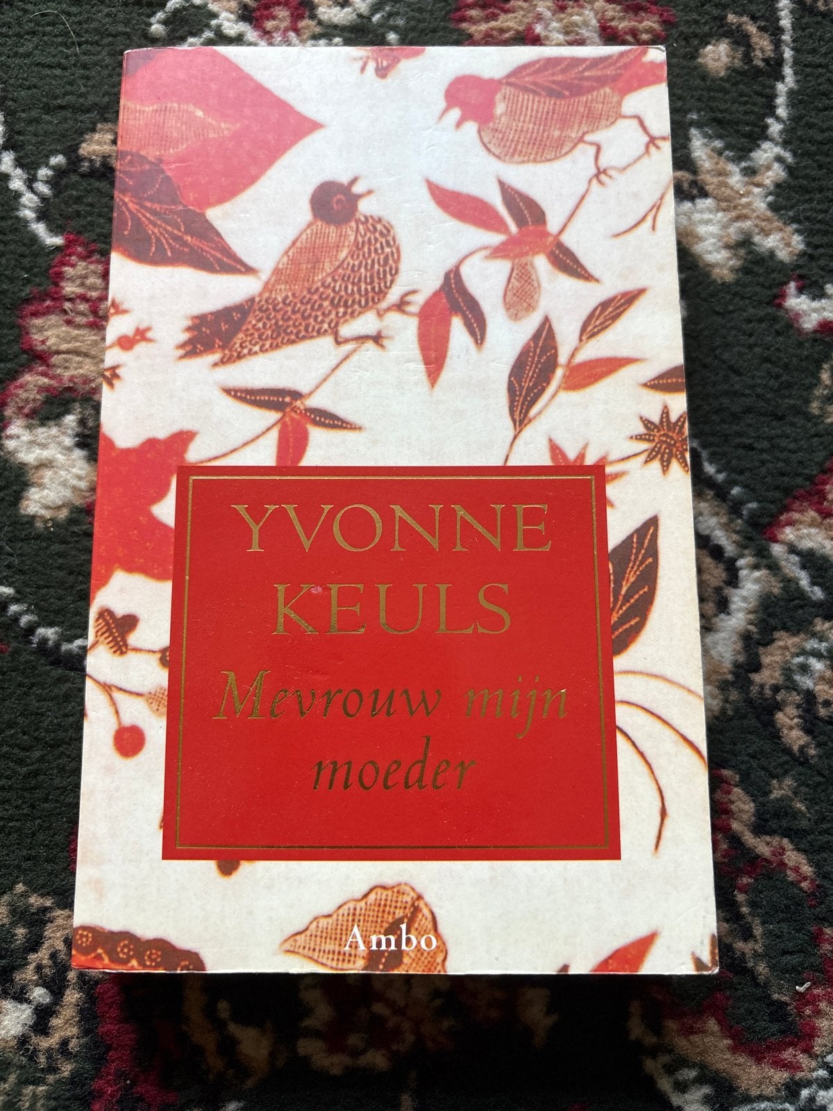 Mevrouw mijn moeder - Yvonne Keuls (Boek), Ophalen of Verzenden, Gelezen, Overige