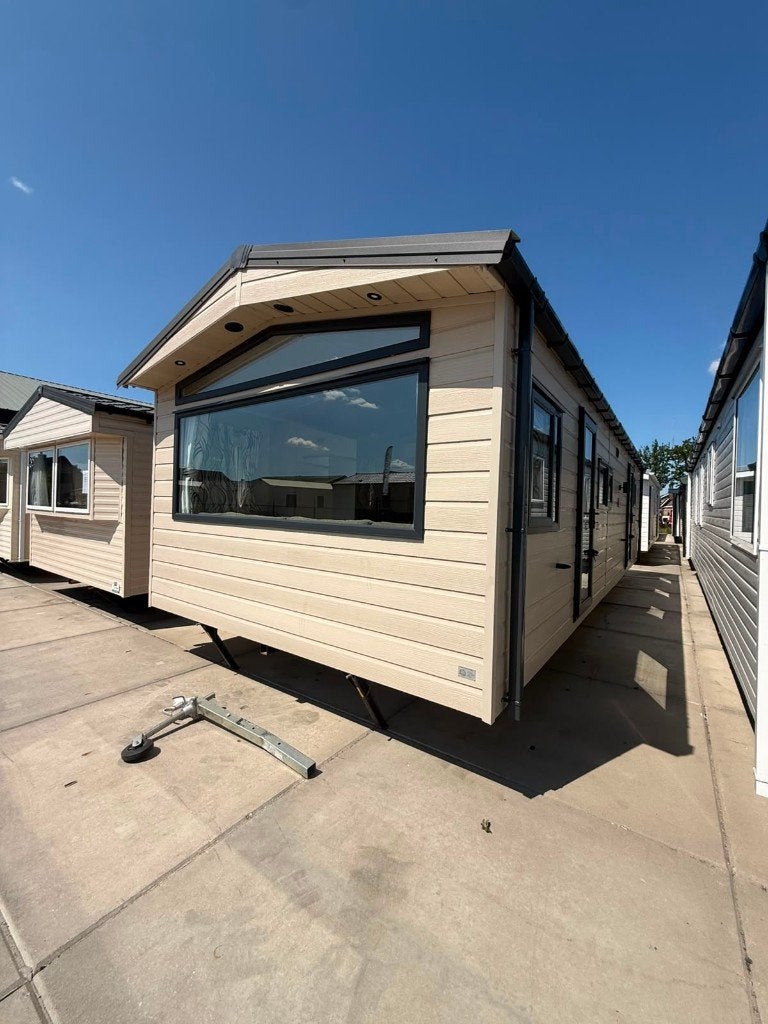 3 slaapkamers | 10.10m x 3.70m | Dubbelglas & CV | Bj 2025, Caravans en Kamperen, Stacaravans, Tot en met 6