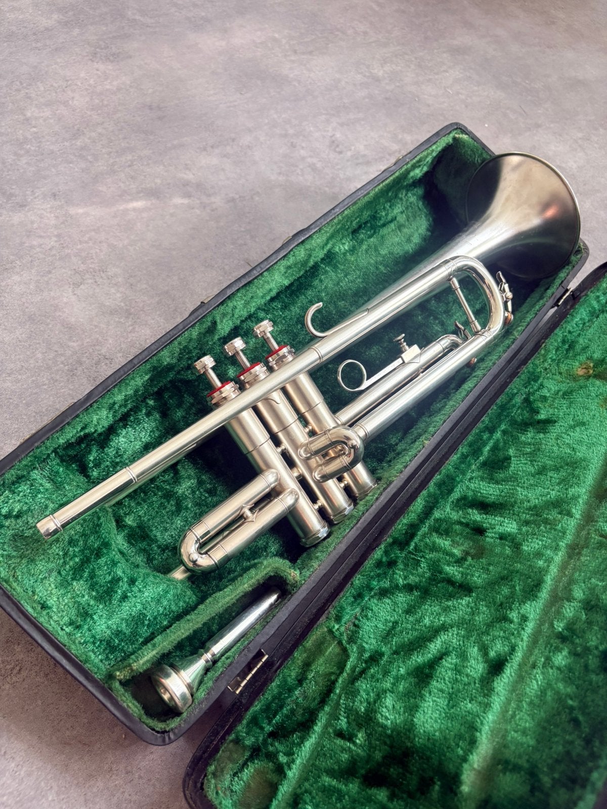 Bessom Trompet Bb incl koffer en mondstuk, Muziek en Instrumenten, Blaasinstrumenten | Trompetten, Ophalen of Verzenden, Zo goed als nieuw