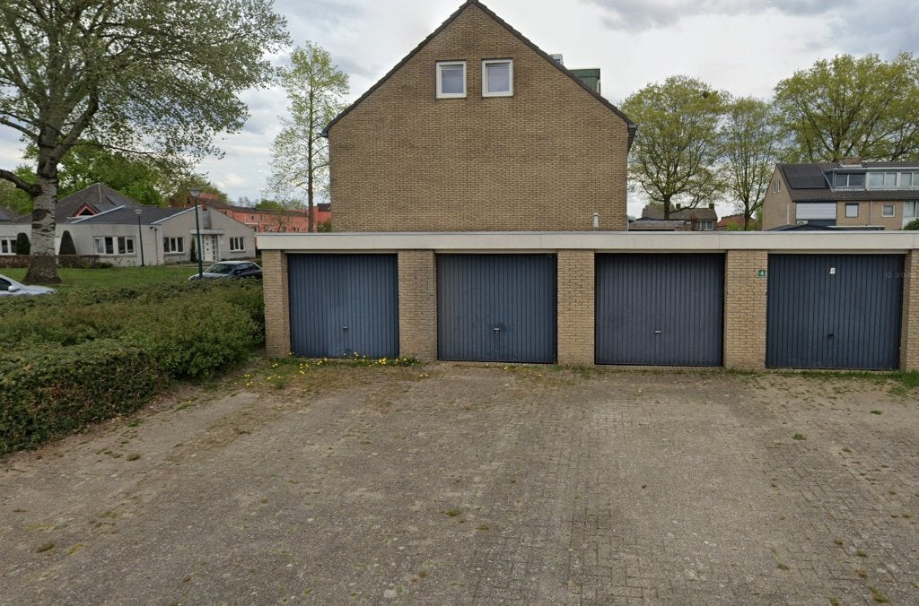 In Grave: Mooie Garageboxen met parkeerplek te koop!, Huizen en Kamers, Gelderland