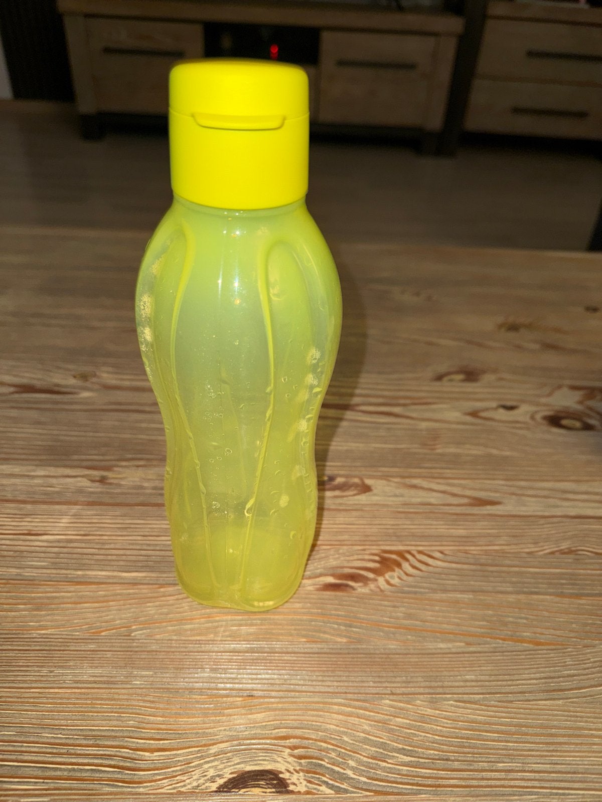 Tupperware drinkfles geel 1 liter, zo goed als nieuw, Ophalen of Verzenden, Zo goed als nieuw, Geel, Beker of Kan