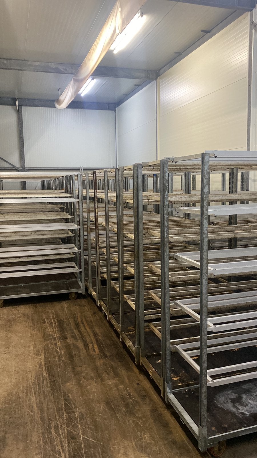 Grote hoeveelheid bloemen karren met aluminium bladen., Ophalen