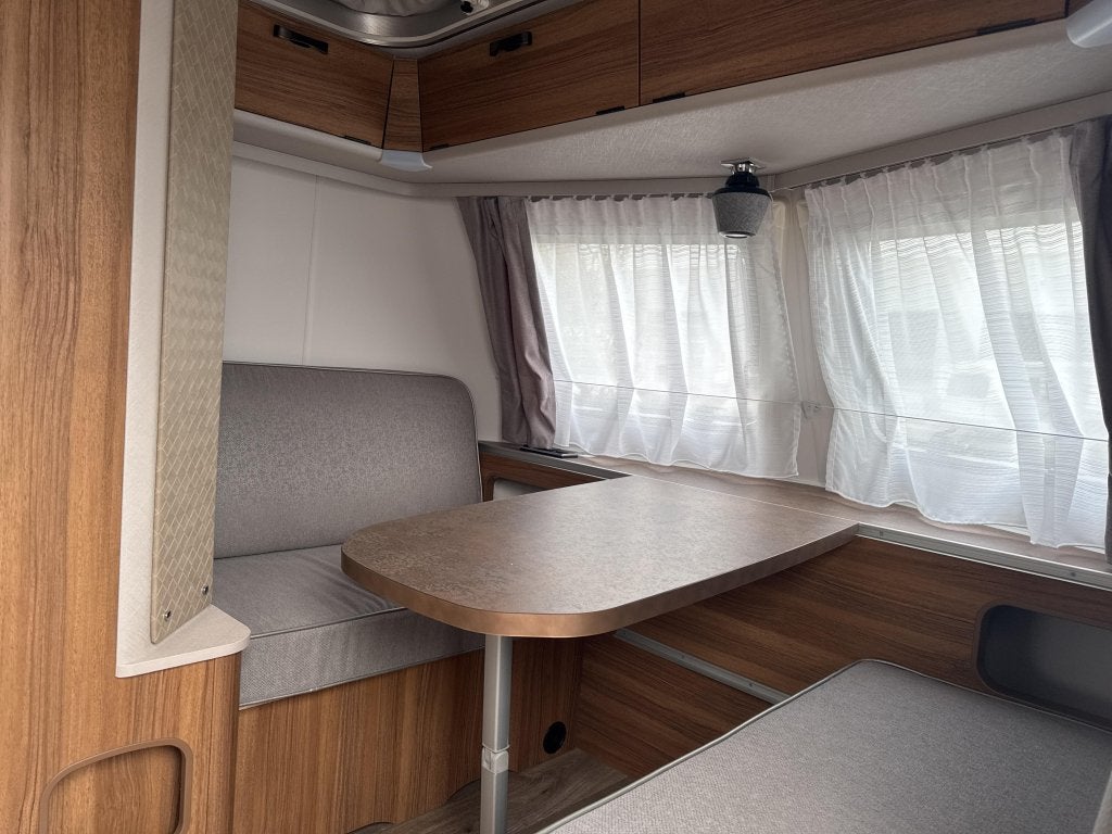 Eriba Touring 530 Legend Hampton zilver AANBIEDING, Standaardzit, Bedrijf, Schokbreker, 4 tot 5 meter