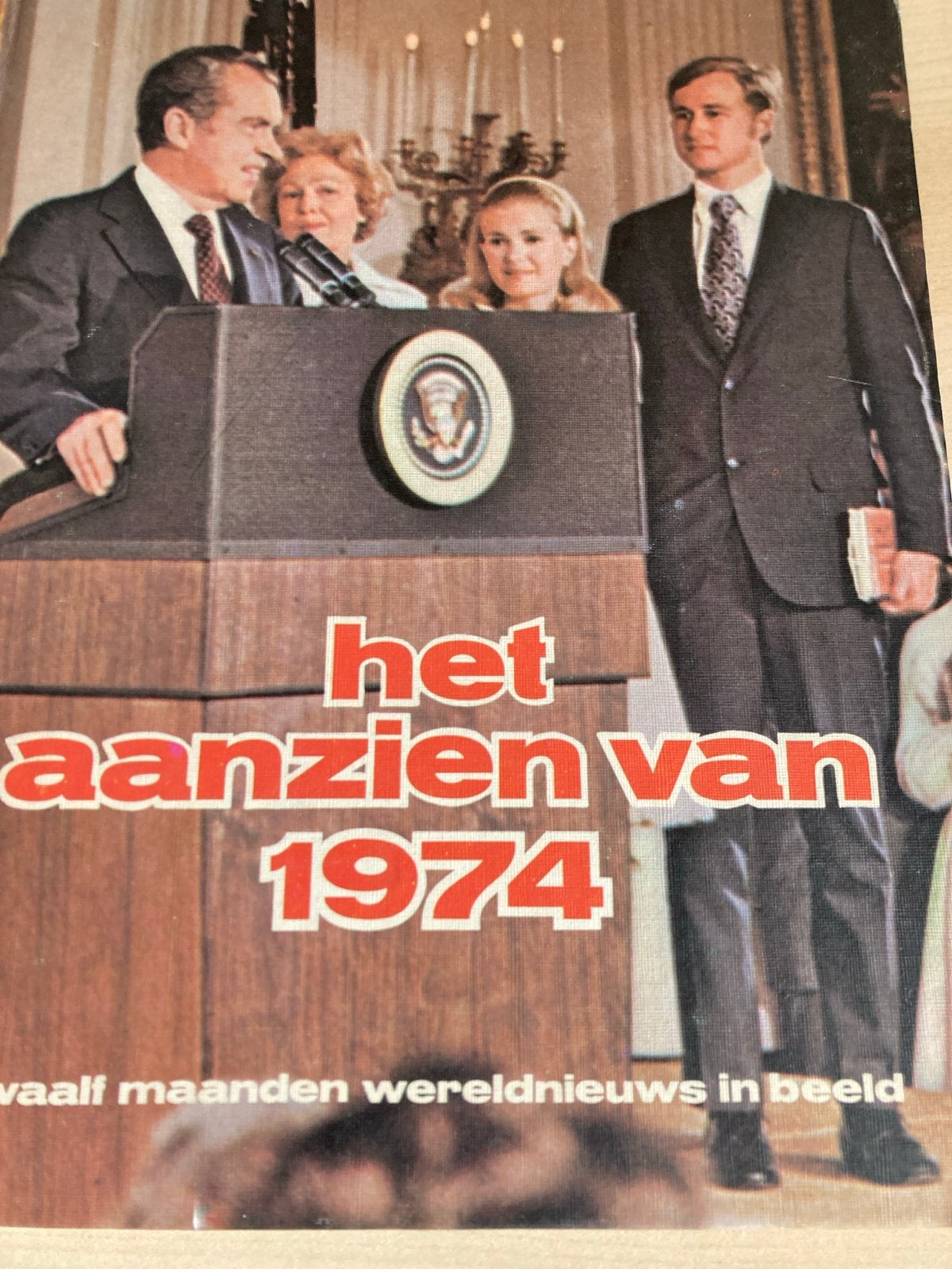 Het Aanzien van 1974 - Wereldnieuws in beeld, Boeken, Ophalen of Verzenden, 20e eeuw of later, Gelezen