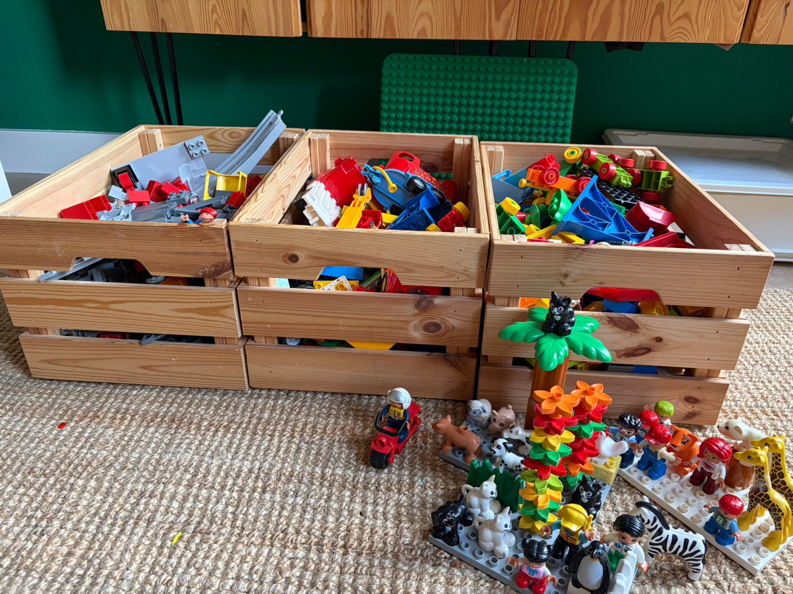 Grote partij LEGO DUPLO - 2 bakken duplo 1 bak treinbaan, Ophalen of Verzenden, Zo goed als nieuw, Duplo