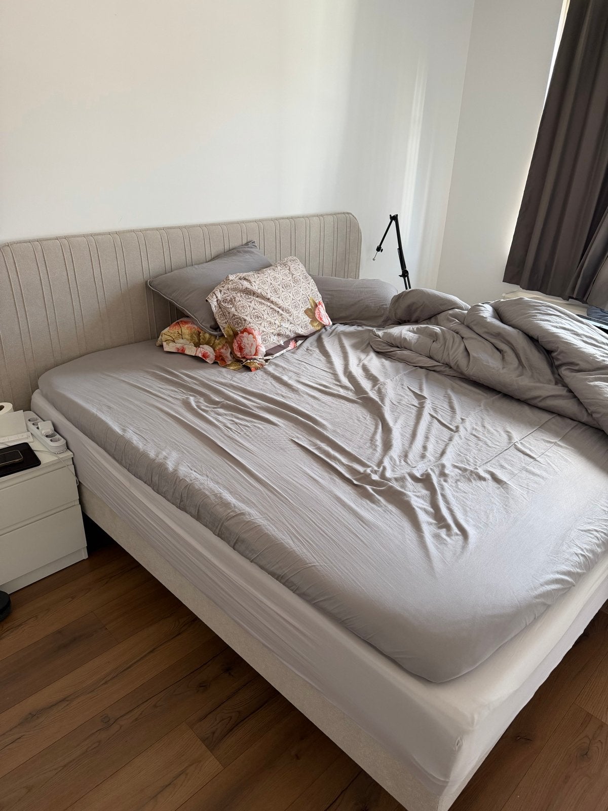 Boxspring 200x200 met hoofdbord - Nieuw en Hoge korting, Ophalen, Beige, Tweepersoons, Zo goed als nieuw
