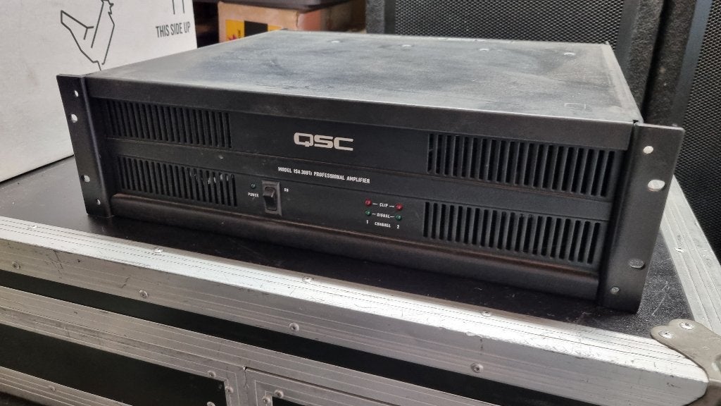 Volt of watt ampfilier QSC ISA 300 Ti 100V versterker amp, Gebruikt, Party speaker, Ophalen, 150 watt of meer