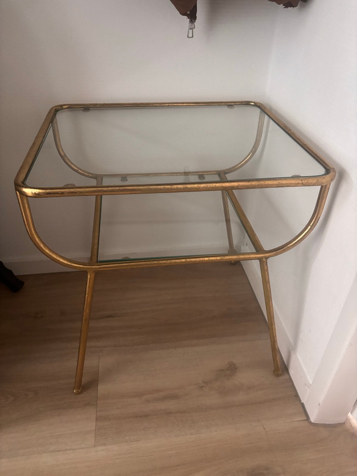 Gouden bijzettafel met glazen blad, Ophalen, Minder dan 45 cm, Minder dan 55 cm, Gebruikt