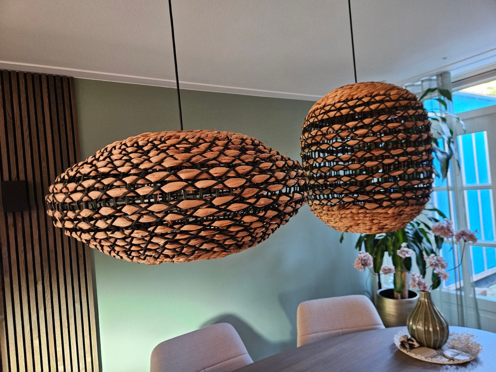 Set van 2 rotan hanglampen: UFO en ei-model, Ophalen of Verzenden, Zo goed als nieuw, Natuurlijk materiaal, Bohemian, Landelijk, Modern