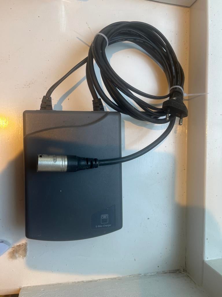 Cortina E-Bike Oplader 3 pins 34V, Ophalen of Verzenden, Gebruikt
