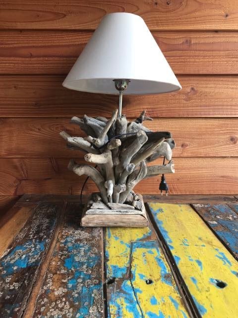 Lamp drijfhout nieuw uit indonesie oud used driftwood, Verburgt Vintage, Ophalen of Verzenden, 59 cm, Overige stijlen