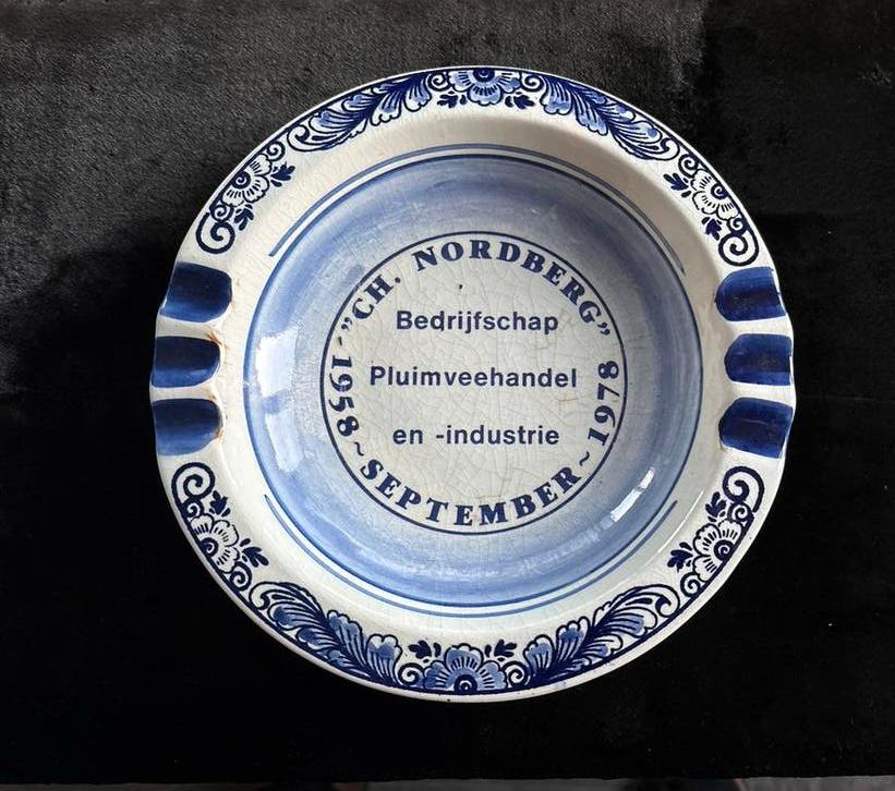 Delfts Blauw Asbak Ch. Nordberg Pluimveebedrijf 1958-1978, Ophalen of Verzenden