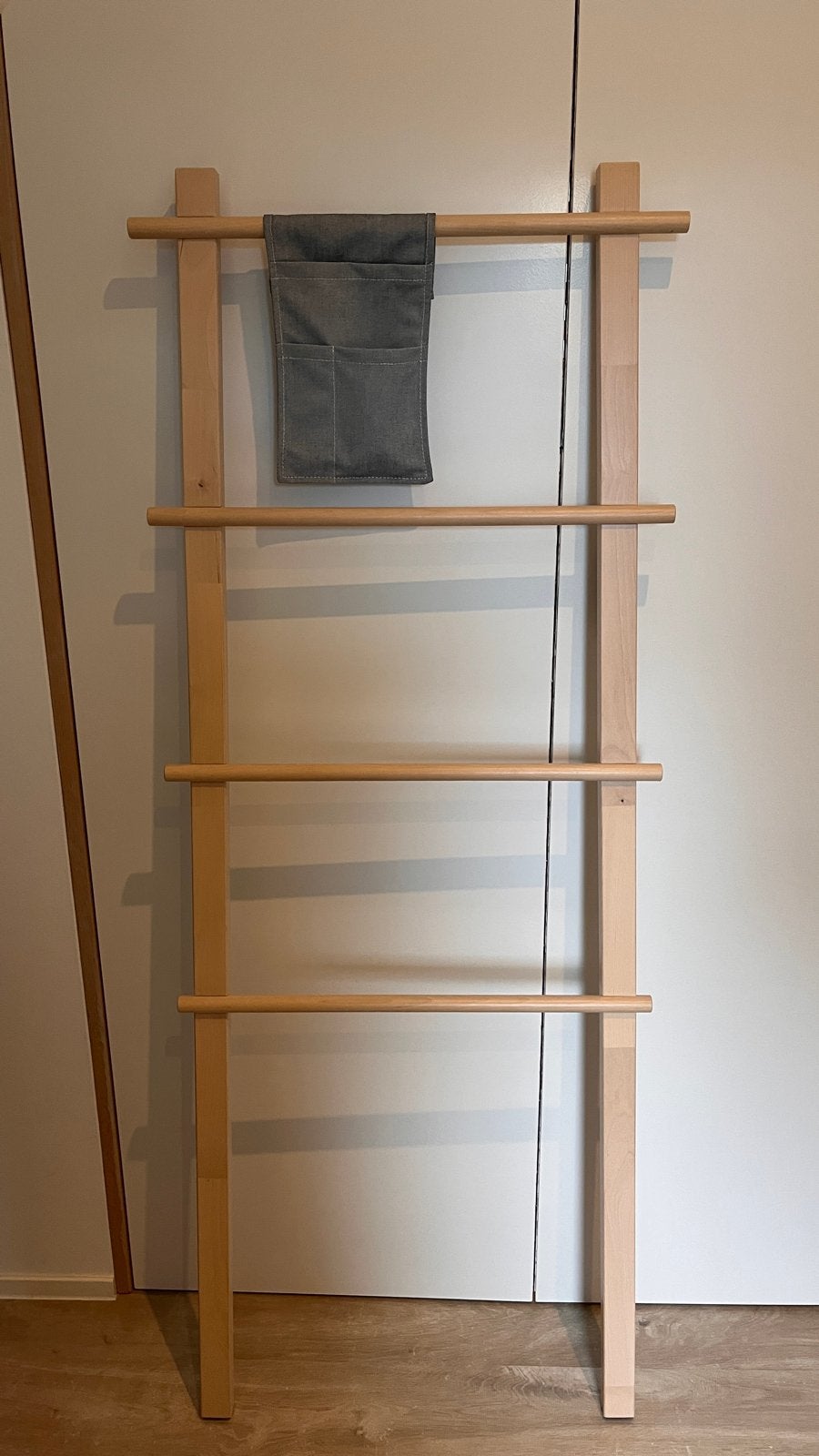 Houten handdoekrek / kledingrek Vilto Ikea, Huis en Inrichting, Badkamerrek, Overige kleuren, Zo goed als nieuw, Ophalen
