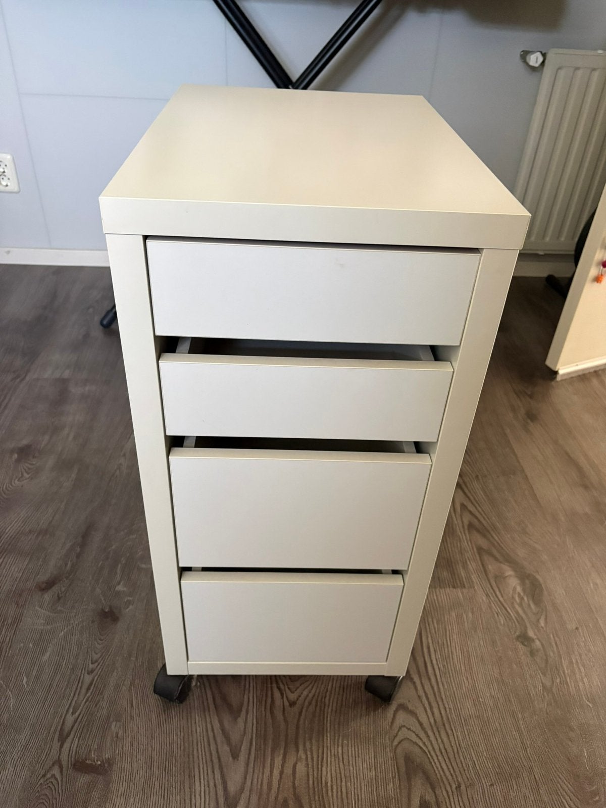 Micke ladeblok op wielen, Ophalen, Minder dan 50 cm, Zo goed als nieuw, 3 of 4 laden