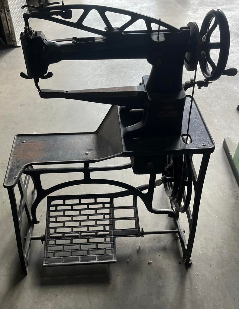 Adler 30-1 vrij arm naaimachine, Antiek en Kunst, Antiek | Naaimachines, Ophalen