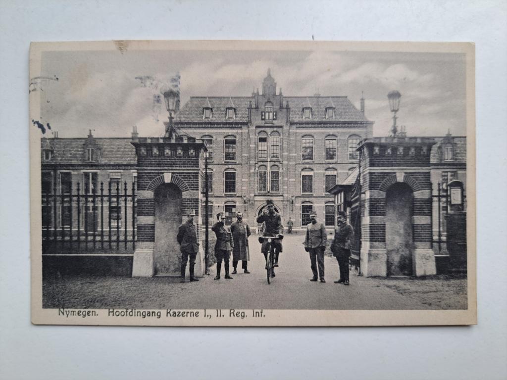 Nijmegen Hoofdingang Kazerne, Ophalen of Verzenden, 1920 tot 1940, Gelopen, Gelderland