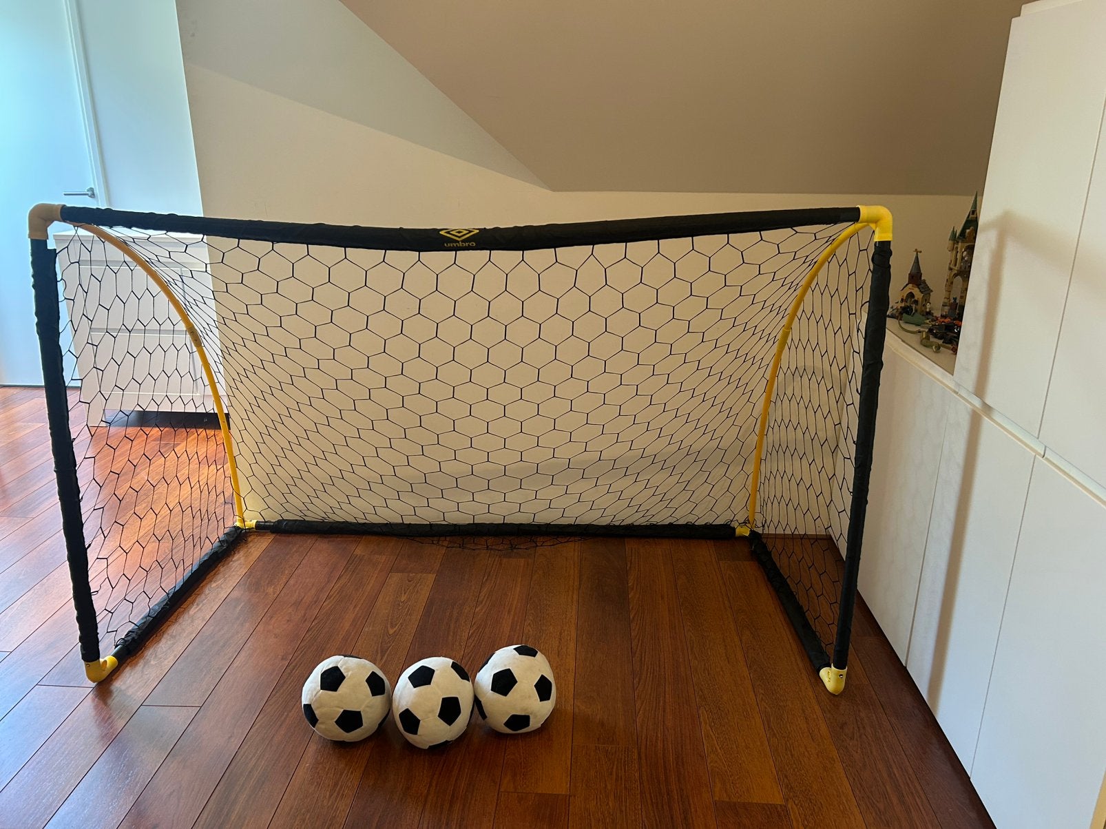 Voetbaldoel met 3 ballen - Umbro, Ophalen, Gebruikt, Jongen of Meisje