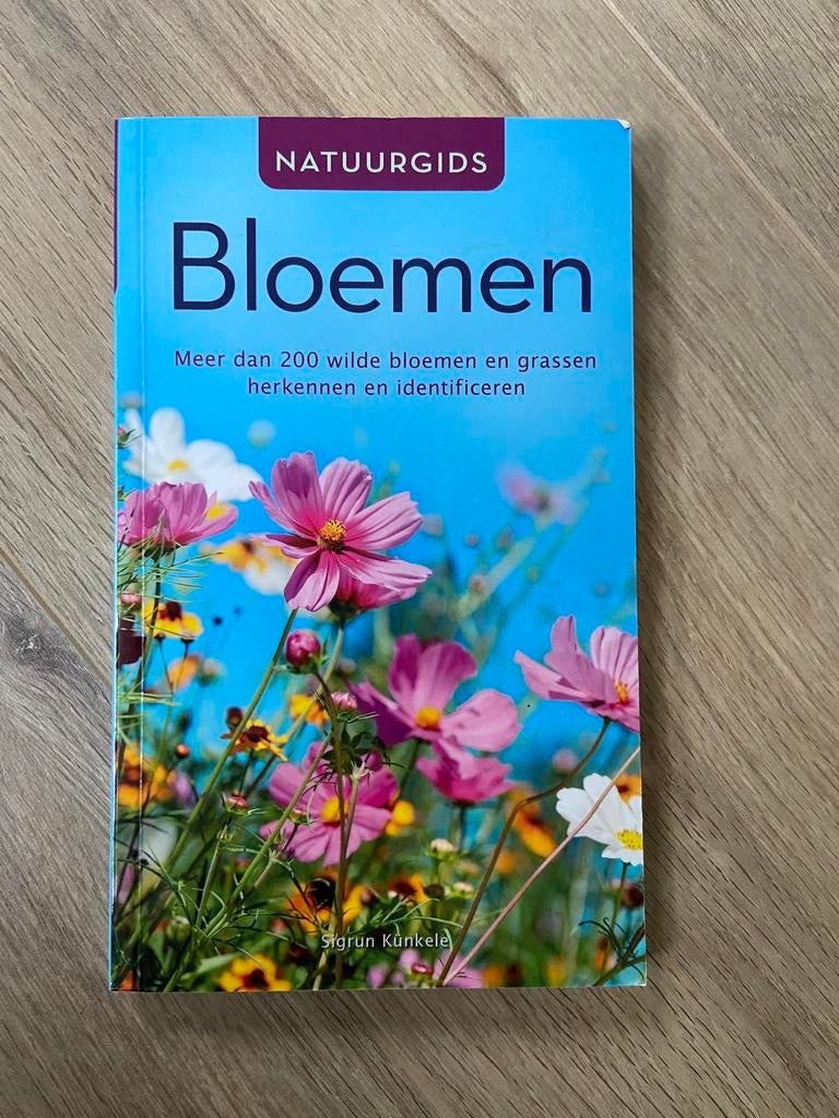 Natuurgids bloemen - meer dan 200 soorten!, Ophalen of Verzenden, Zo goed als nieuw