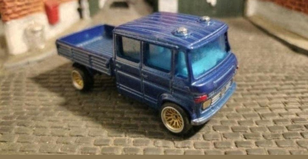 Unieke handmade MERCEDES BENZ 508, nieuwe lak,BBS velgen, Ophalen of Verzenden, Zo goed als nieuw, Bus of Vrachtwagen, Majorette