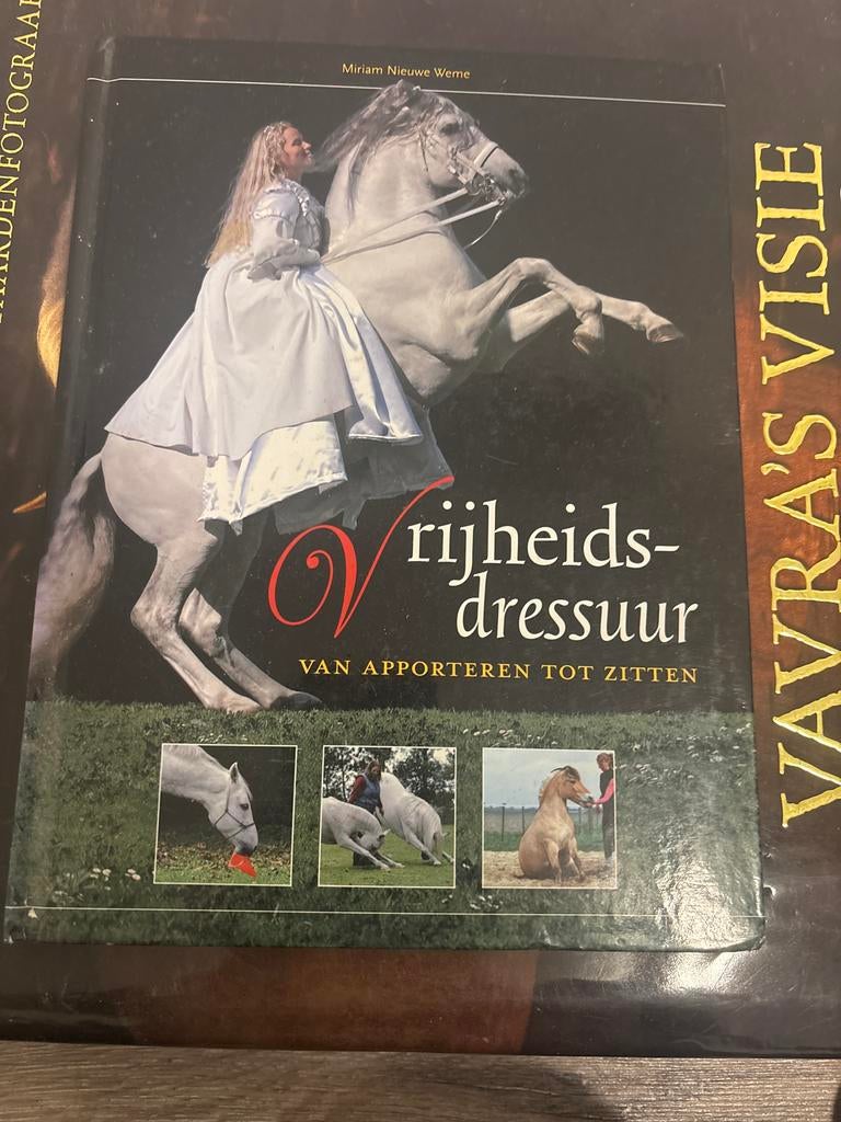 Vrijheidsdressuur: Van Apporteren tot Zitten - Miriam Nieuwe, Boeken, Ophalen of Verzenden, Gelezen