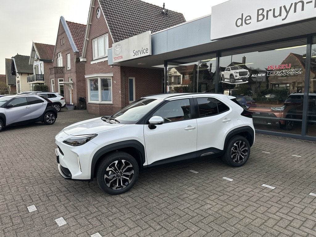 Toyota Yaris Cross 1.5 Hybrid 130 Dynamic + Comfort Pack dod, Gebruikt, 24 maanden, Bedrijf, Grijs