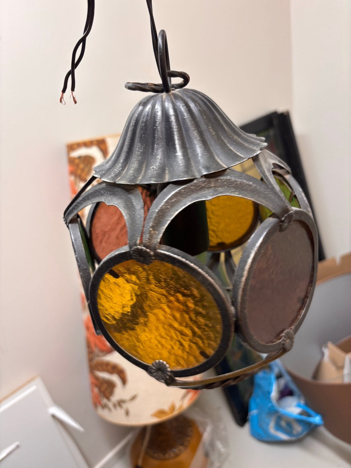 Vintage Tiffany-stijl hanglamp met gekleurd glas, Antiek en Kunst, Antiek | Lampen, Ophalen of Verzenden