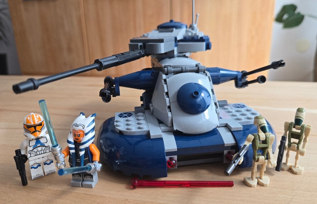 LEGO 75283 Star Wars TM Armored Assault Tank (AAT), Ophalen of Verzenden, Zo goed als nieuw, Actiefiguurtje