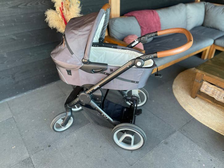 Mutsy Evo kinderwagen met reiswieg en autostoeltje, Kinderen en Baby's, Kinderwagens en Combinaties, Ophalen, Gebruikt, Combiwagen