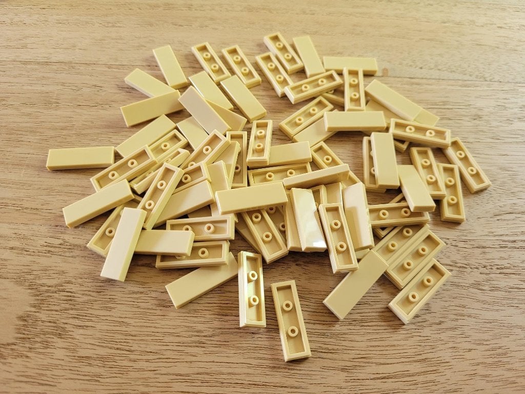 Partij J704=50x Nieuwe Lego tegels 1x3 Tan